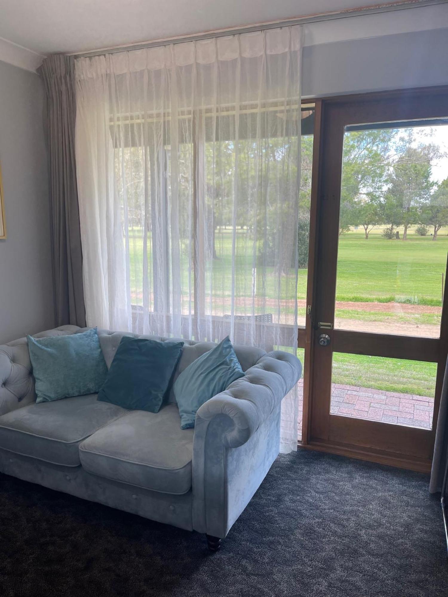 Town & Country Motor Inn Forbes Room photo
