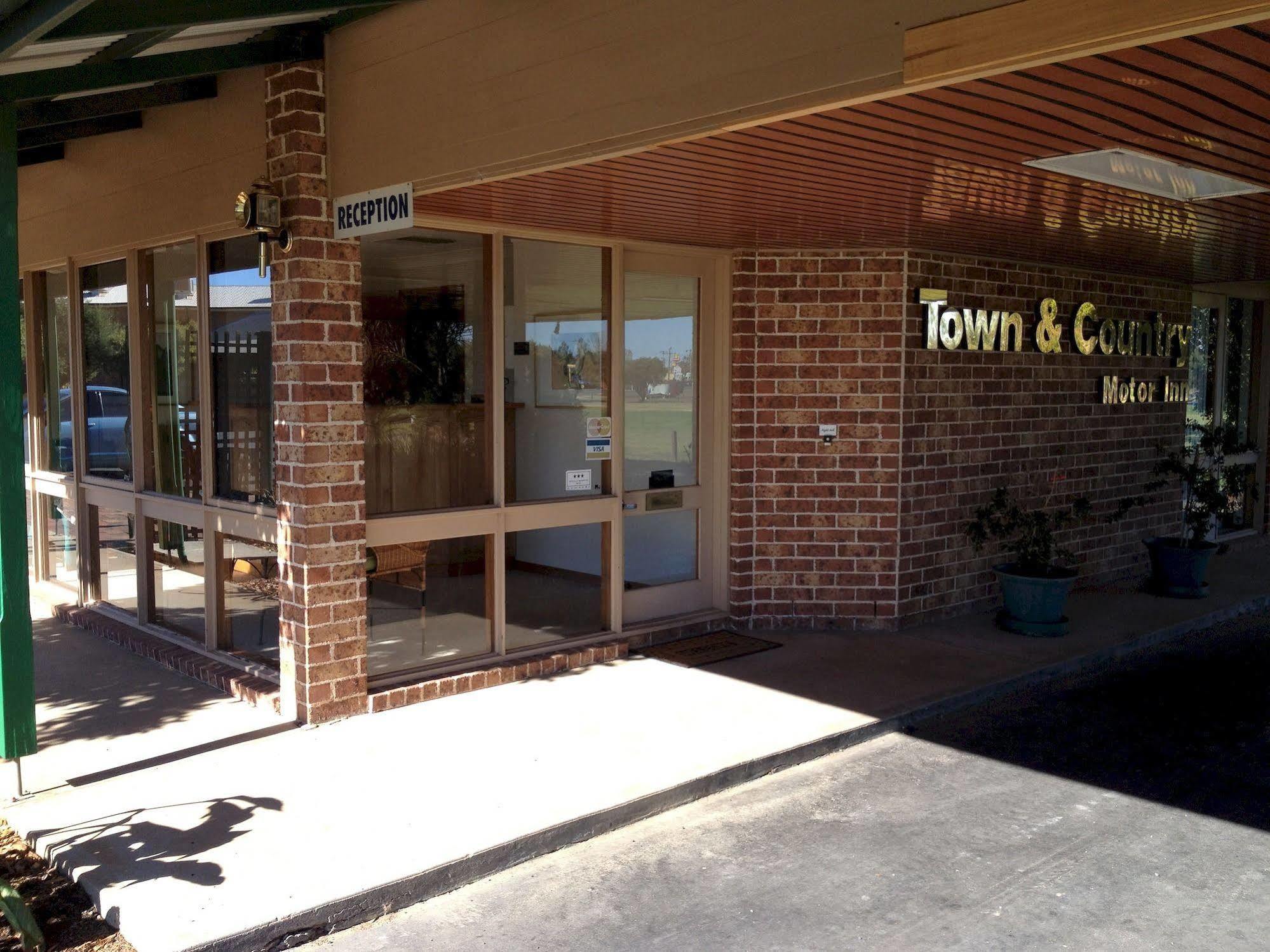 Town & Country Motor Inn Forbes Exterior photo